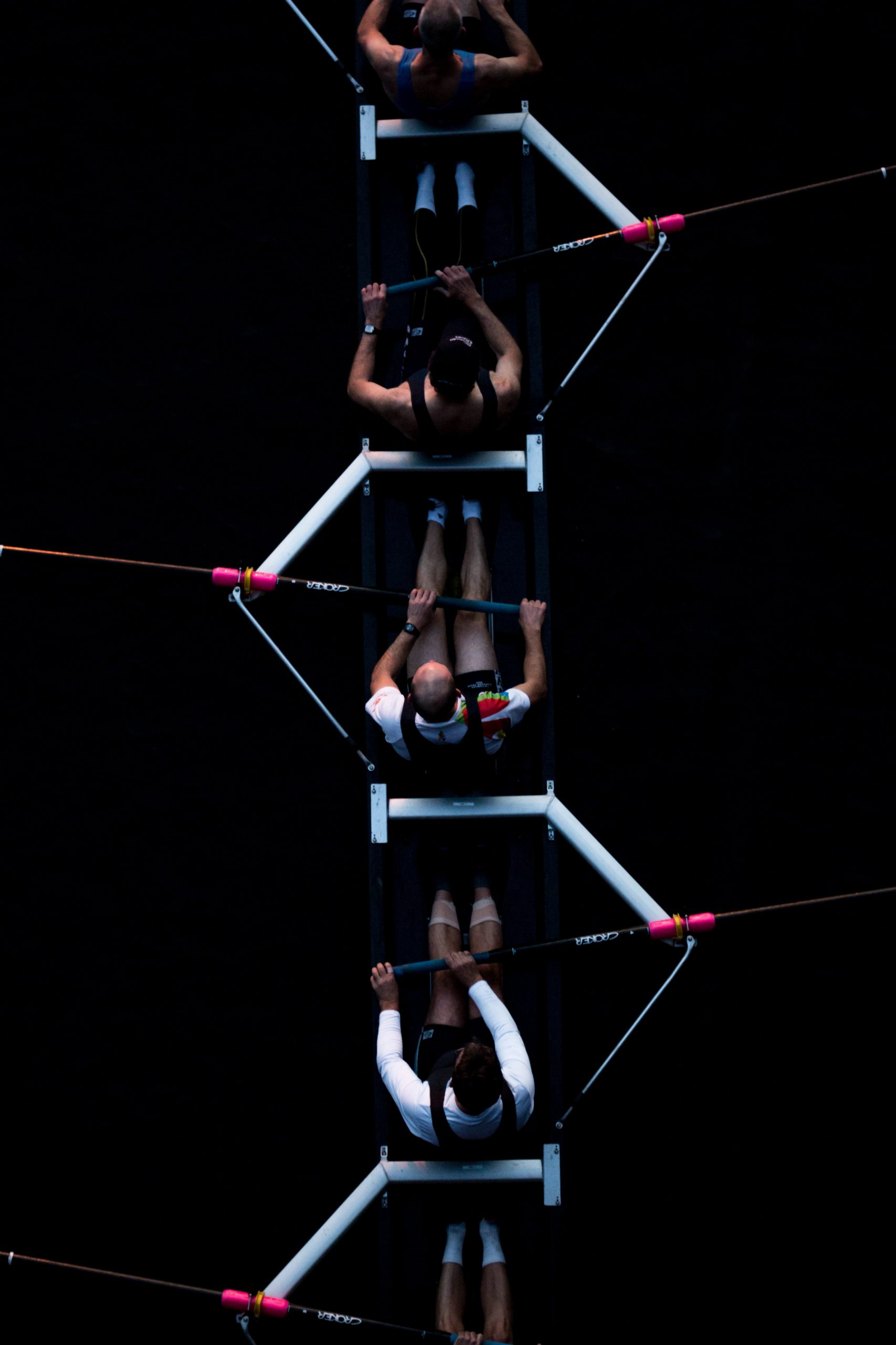 josh-calabrese-Ev1XqeVL2wI-unsplash team-rowing-boat